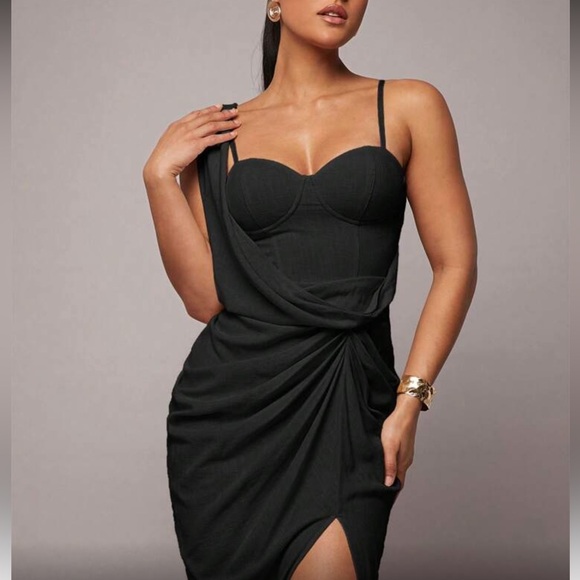 Elegant Black Evening Dress - Picture 4 of 7